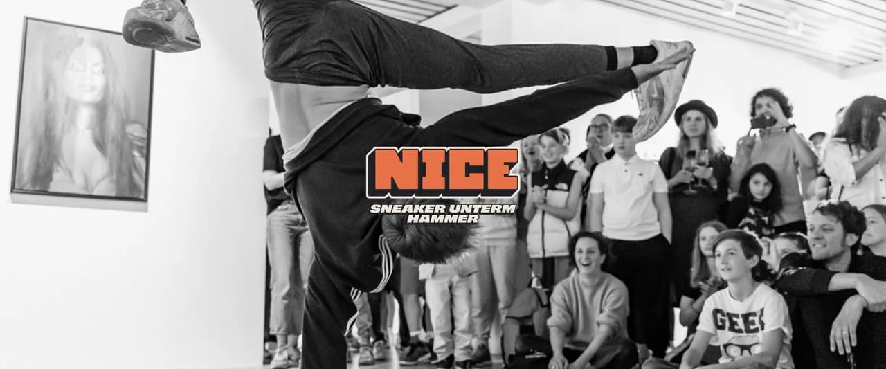 Website for the sneaker art auction of the Hamburg Youth Art House.